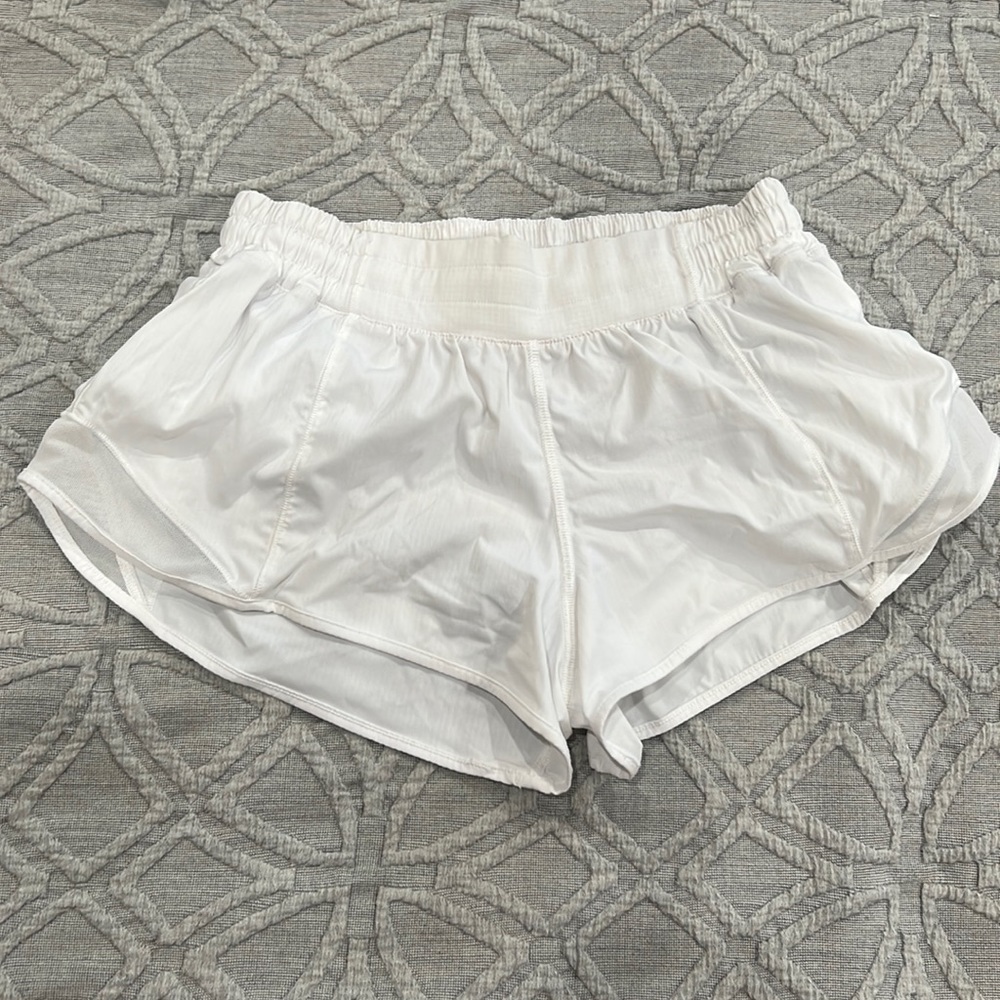LULULEMON HOTTY HOT SHORTS LOW RISE 2.5 INSEAM